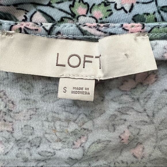 LOFT Floral + Butterfly Print Short Sleeve Rayon Top Small Pastel Pink + Blue - Picture 7 of 8